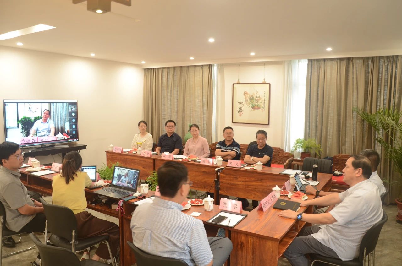 万博官网登录手机版本应邀参加医疗器械产业发展情况调研 万博官网登录手机版本应邀参加医疗器械产业发展情况调研