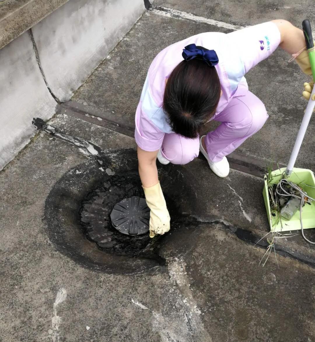卫事康：多举措并举战雨季