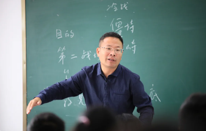 喜讯| 基金会理事长李泽武获第六届“全人教育奖”提名教师