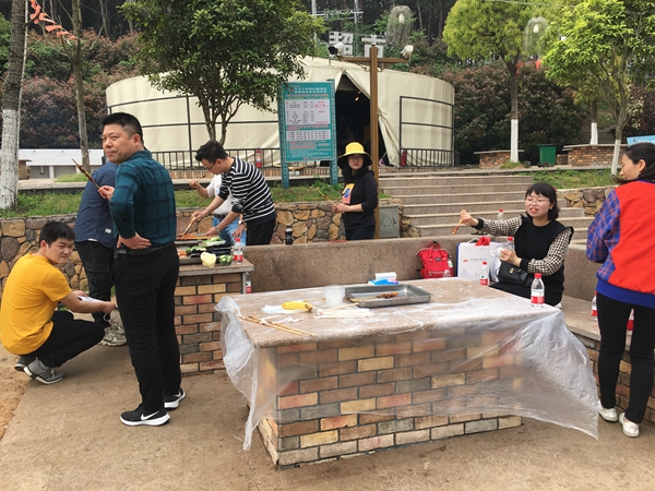 “同心同行促团结,相亲相爱干事业”主题户外团建活动圆满成功! “同心同行促团结,相亲相爱干事业”主题户外团建活动圆满成功!