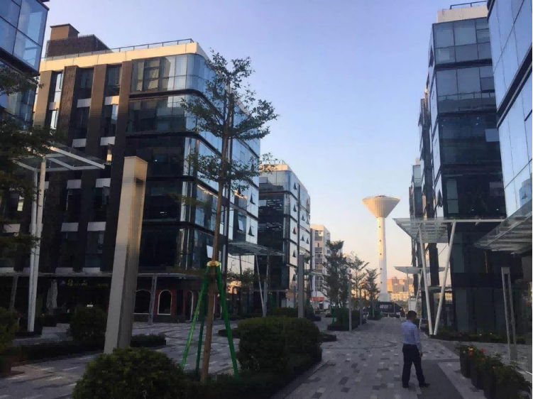 办公地点喜迁云里智能园