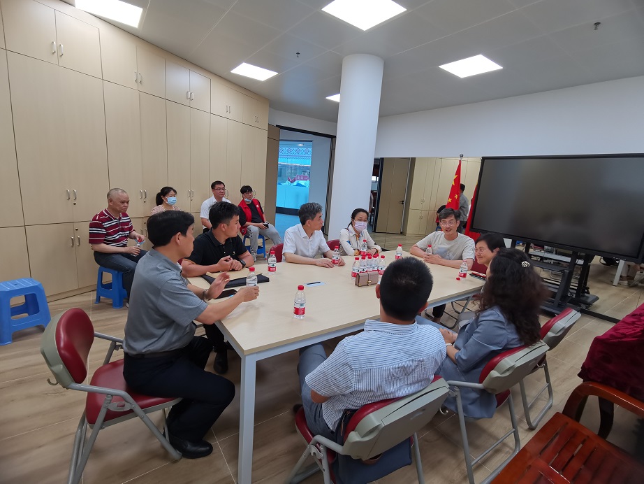 罗湖区委常委、统战部部长吴欢莅临  深圳市基督教和平堂视察调研