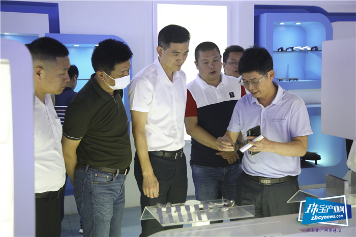 走进名企 融合创新——金弘珠宝管理团队参观科达利 走进名企 融合创新——金弘珠宝管理团队参观科达利