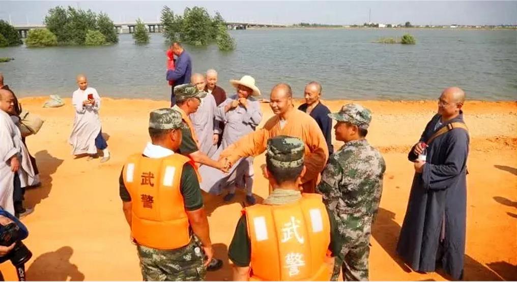 【慰问人民子弟兵】真如禅寺纯闻大和尚带领永修县佛协一行慰问坚守一线的抗洪官兵 【慰问人民子弟兵】真如禅寺纯闻大和尚带领永修县佛协一行慰问坚守一线的抗洪官兵