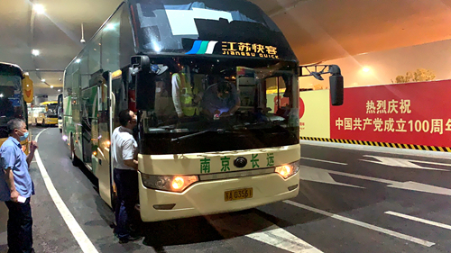 緊急安排車輛調(diào)度 疏散機(jī)場滯留旅客