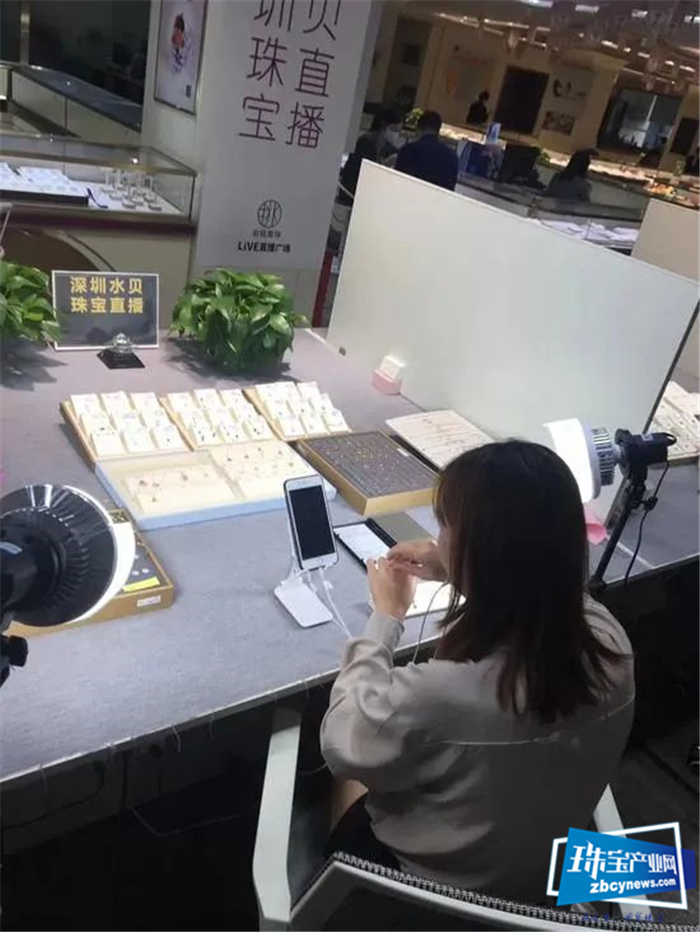 培育1000名网红主播,打造10个100亿级直播基地!深圳措施来了 培育1000名网红主播,打造10个100亿级直播基地!深圳措施来了