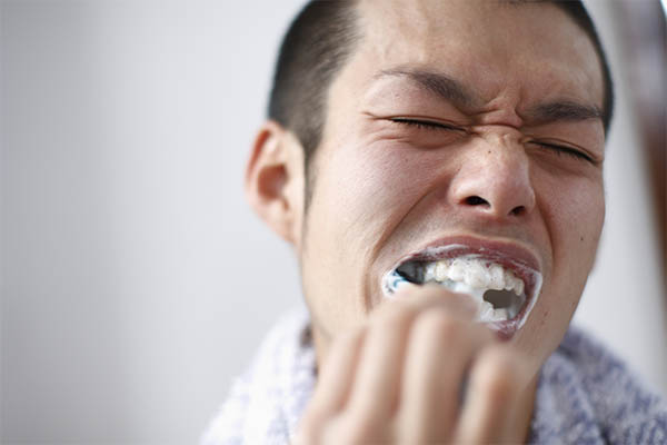 深圳口腔医院如何治疗牙齿锲状缺损