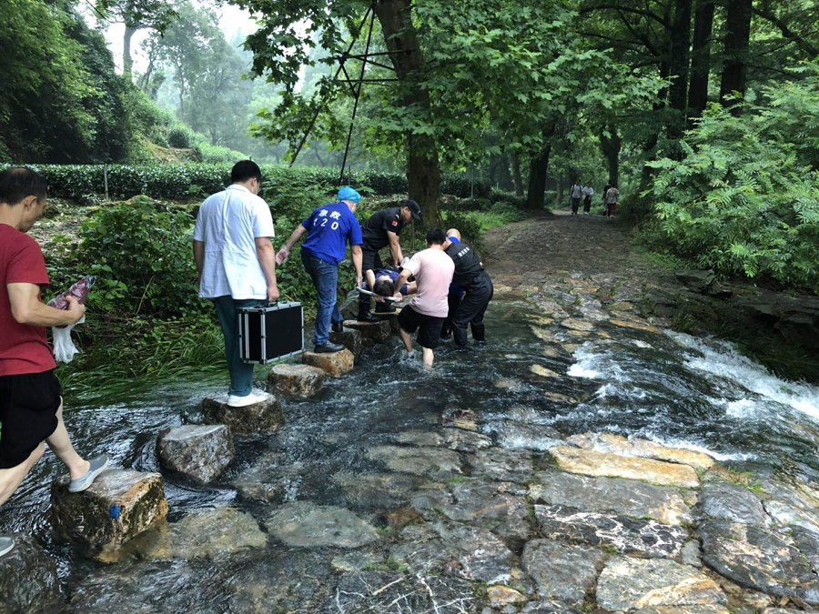 责于心,危急时刻勇担责——浙江盛安钱江景区保安勇救重伤游客 责于心,危急时刻勇担责——浙江盛安钱江景区保安勇救重伤游客