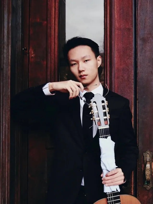 中国“天才级”古典吉他青年演奏家匡俊宏正式签约玛丁尼,用高雅音乐为美好生活添色彩 中国“天才级”古典吉他青年演奏家匡俊宏正式签约玛丁尼,用高雅音乐为美好生活添色彩