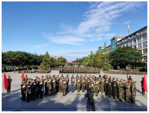 在弘博|我们开学快了(乐) 在弘博|我们开学快了(乐)