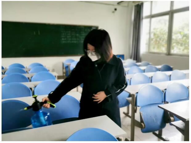 在弘博|我们开学快了(乐) 在弘博|我们开学快了(乐)