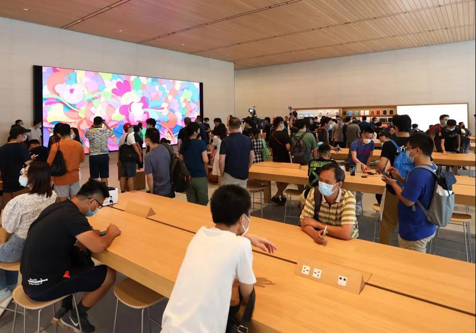 美禁微信,iPhone躺枪?外媒:中国人不可能不用微信 美禁微信,iPhone躺枪?外媒:中国人不可能不用微信