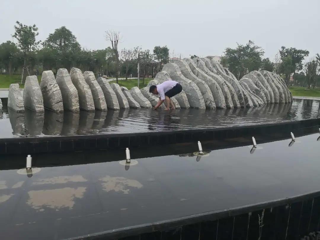 努力的你，无论在哪里都会发光！