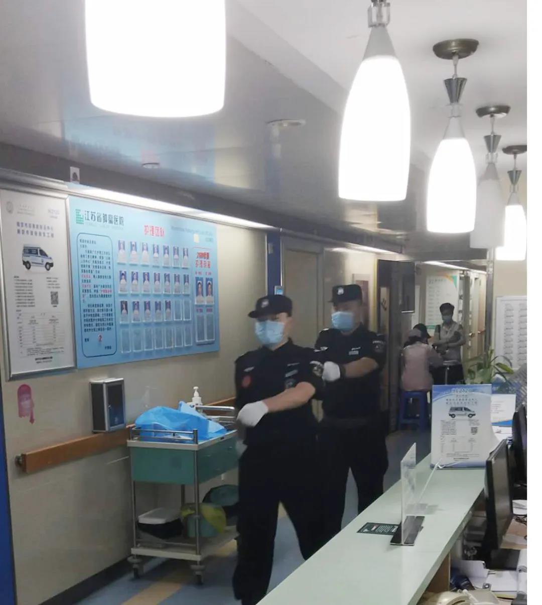 卫事康：拾金不昧暖人心 展现文明正能量