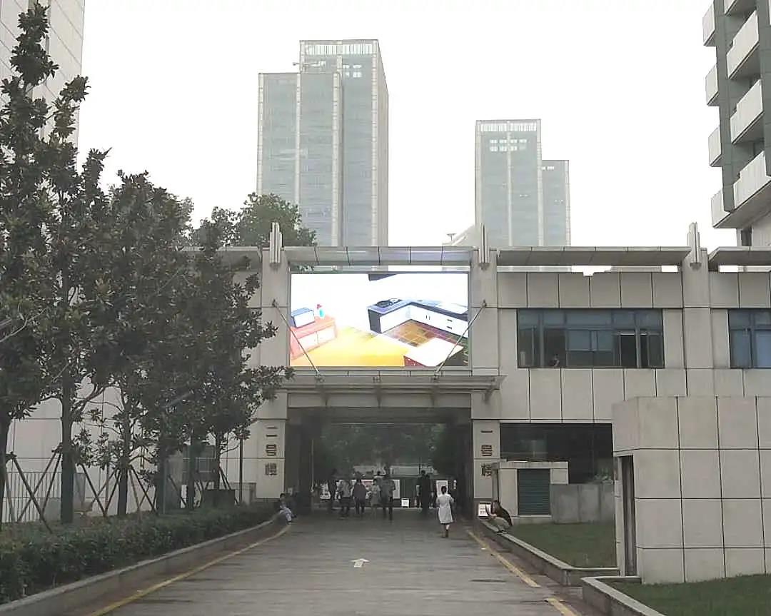 卫事康：拾金不昧暖人心 展现文明正能量