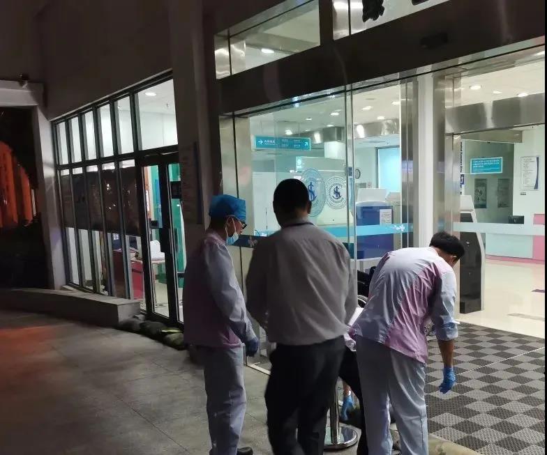 努力的你，无论在哪里都会发光！