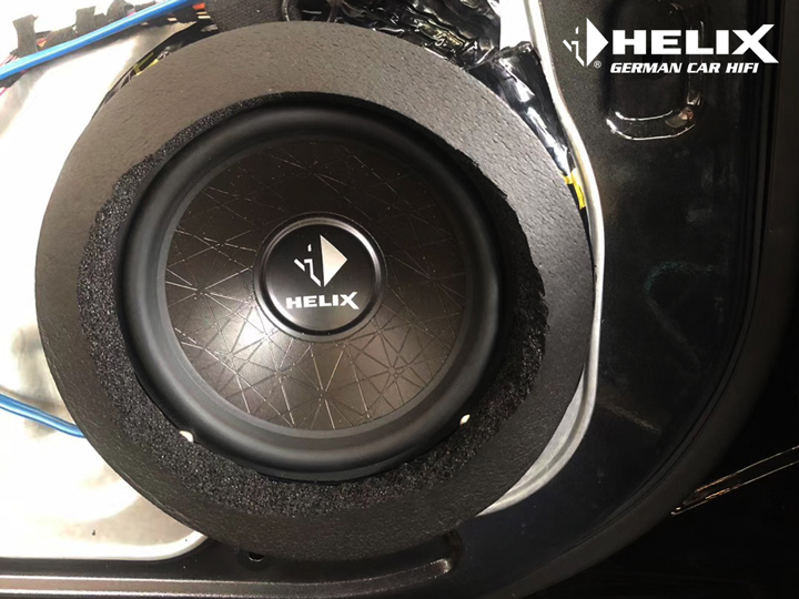 轻松玩转音乐世界！奔驰R400音响升级德国HELIX音响