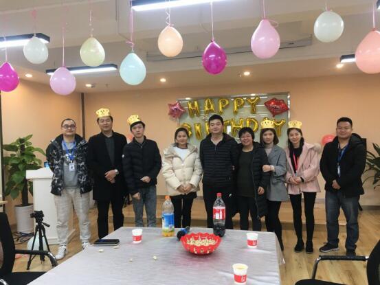 给大家介绍一下,这是我们的“生日会”! 给大家介绍一下,这是我们的“生日会”!