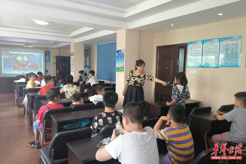 【华声在线】蚌塘社区:科普心理健康知识,塑造青少年阳光心态 【华声在线】蚌塘社区:科普心理健康知识,塑造青少年阳光心态