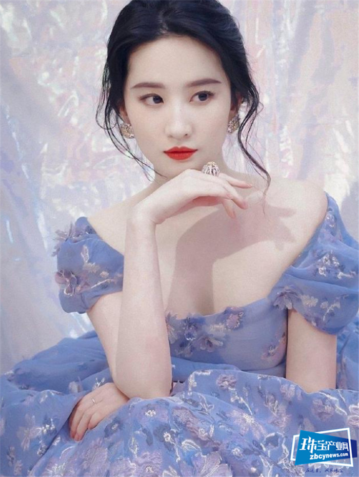 珠宝配美人，刘亦菲亦公主亦女王！