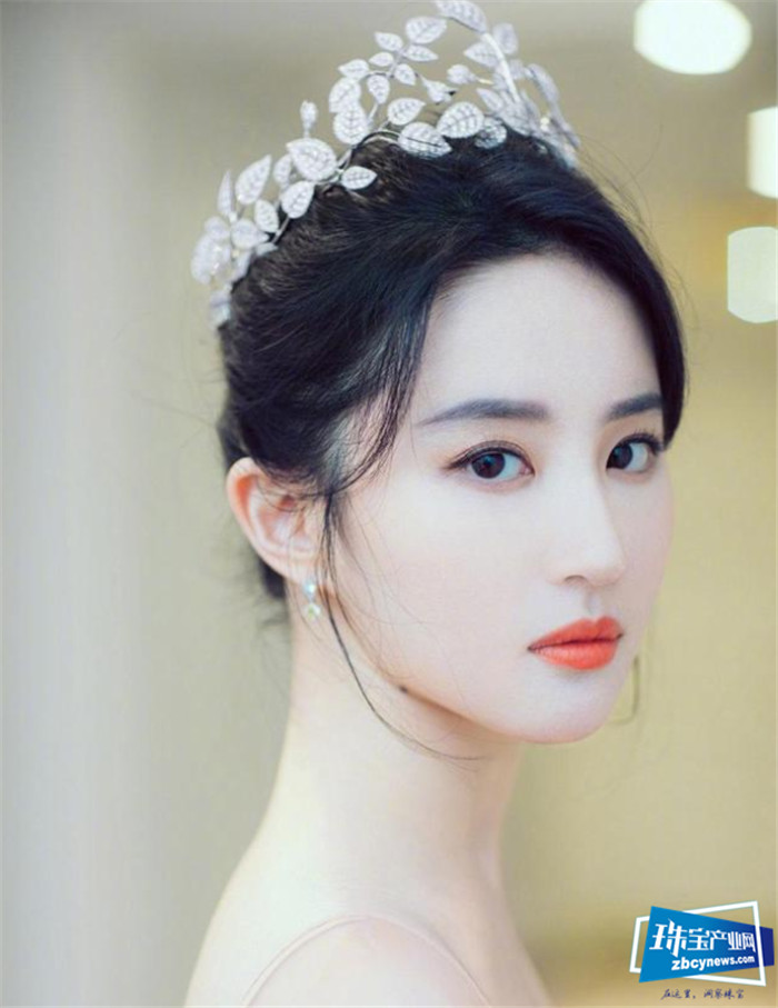 珠宝配美人，刘亦菲亦公主亦女王！