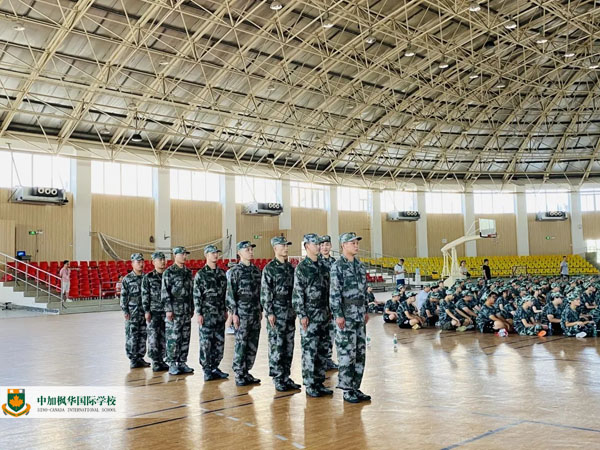 中加枫华国际学校高一军训开幕