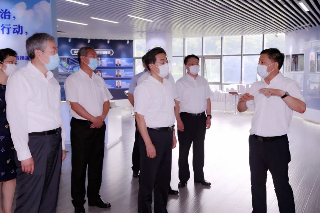 山东省委副书记杨东奇到乐动体育 app苹果调研 山东省委副书记杨东奇到乐动体育 app苹果调研