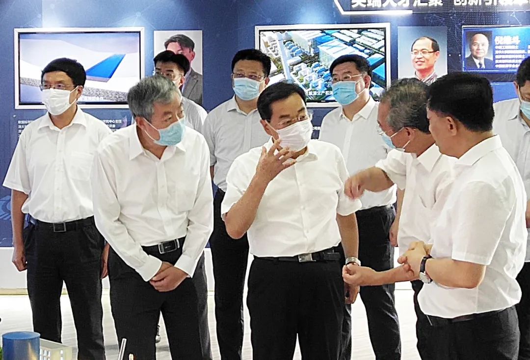 山东省委副书记杨东奇到乐动体育 app苹果调研 山东省委副书记杨东奇到乐动体育 app苹果调研