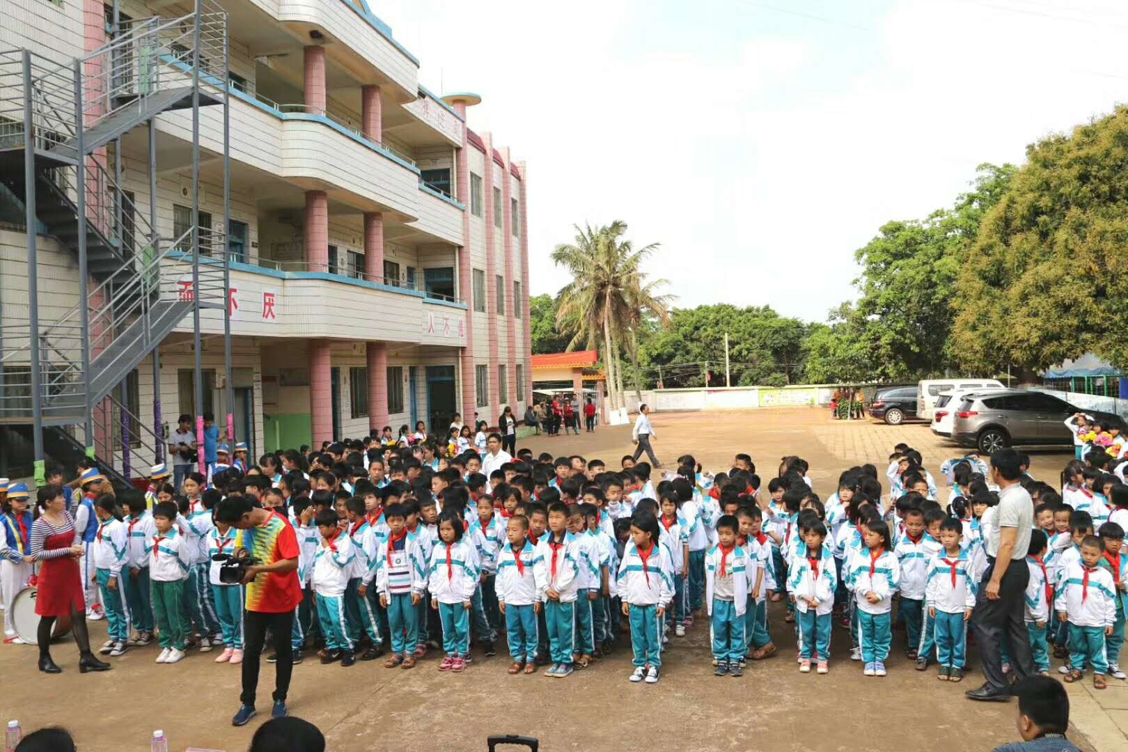 第49间绿色爱心电脑教室--徐闻县石岭小学