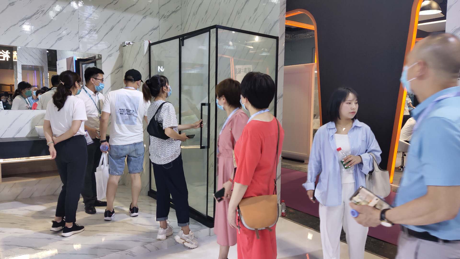 备受青睐! 瑞尚智能艺术玻璃首次亮相上海国际酒店及商业空间博览会 备受青睐! 瑞尚智能艺术玻璃首次亮相上海国际酒店及商业空间博览会