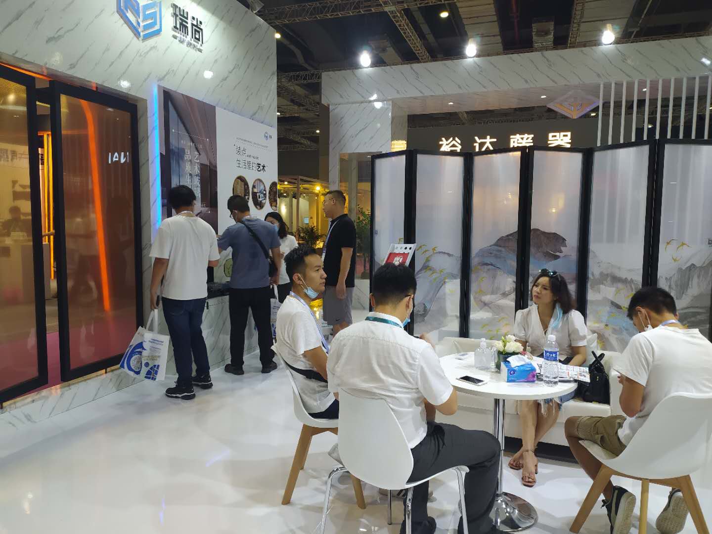 备受青睐! 瑞尚智能艺术玻璃首次亮相上海国际酒店及商业空间博览会 备受青睐! 瑞尚智能艺术玻璃首次亮相上海国际酒店及商业空间博览会
