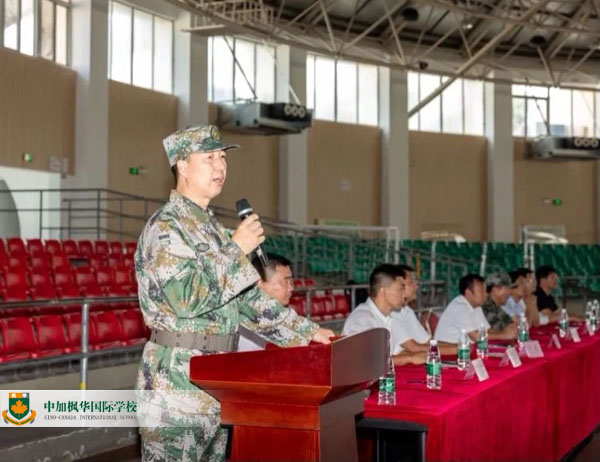 中加枫华国际学校举行军训结业仪式