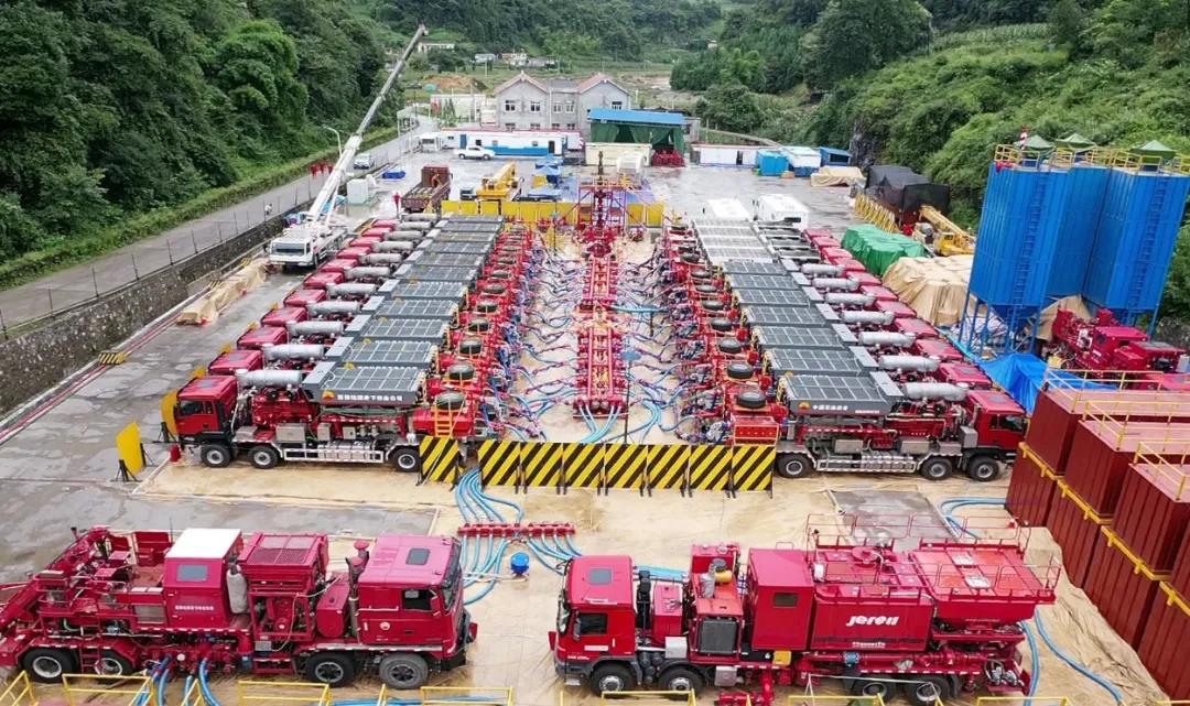中国石油首口页岩气超长水平井完成储层改造作业