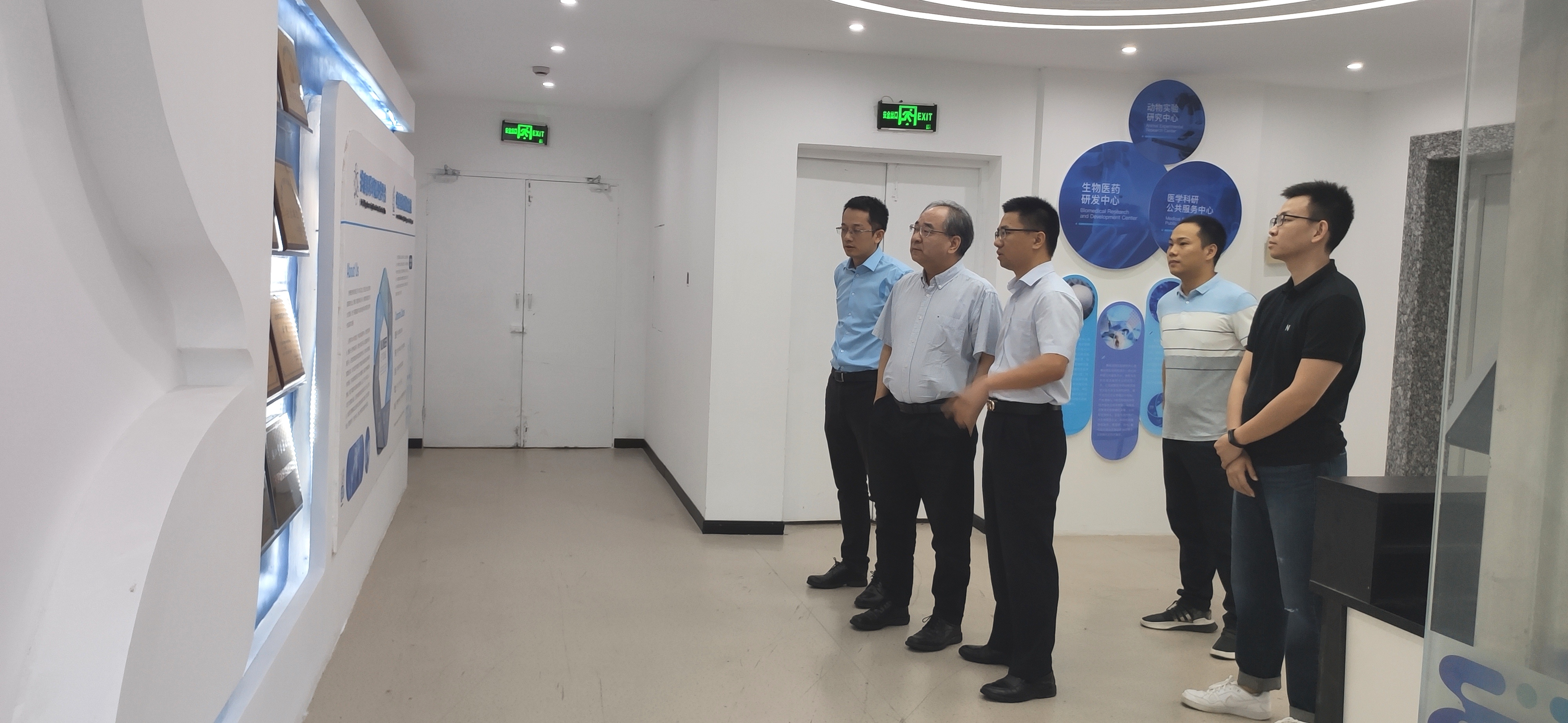 杭州医学院党委书记吕建新教授莅临杭州鹰旸医药研发中心调研指导 杭州医学院党委书记吕建新教授莅临杭州鹰旸医药研发中心调研指导