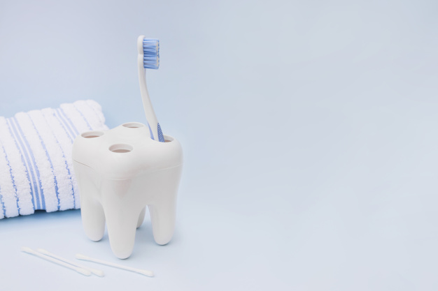 深圳牙科医院指导：如何正确的进行牙齿保健