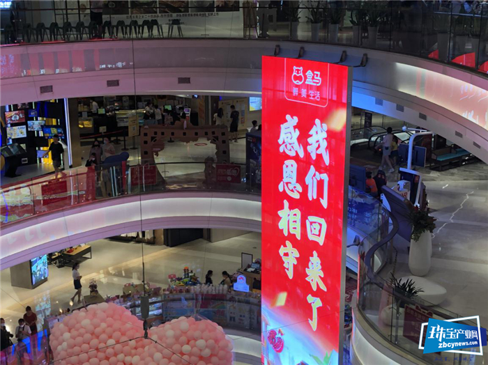 IBC开门迎客 深圳市民排队等候 IBC开门迎客 深圳市民排队等候