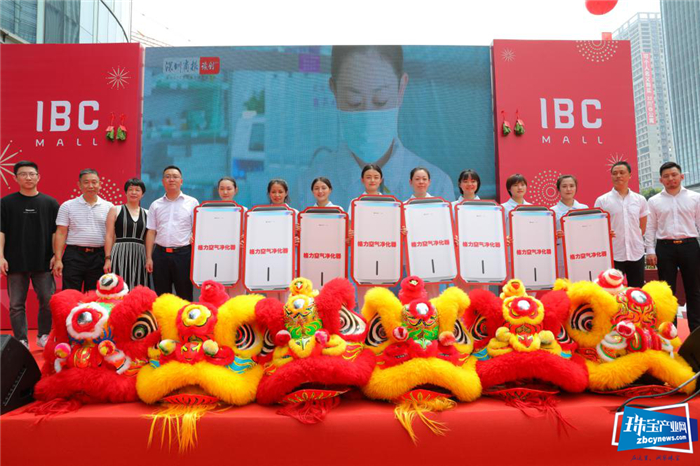 IBC开门迎客 深圳市民排队等候 IBC开门迎客 深圳市民排队等候
