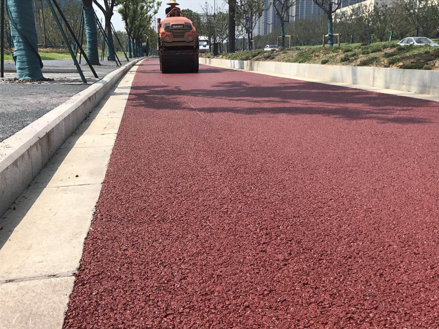 威斯尼斯人官方网站8567vip彩色沥青材料为南京江北新区道路建设添彩