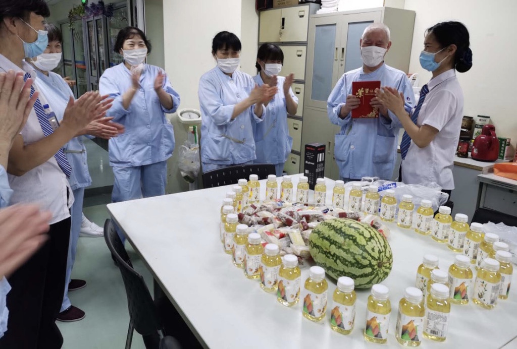 光辉岁月，感谢有你！卫事康护工陆阿叔退休了……