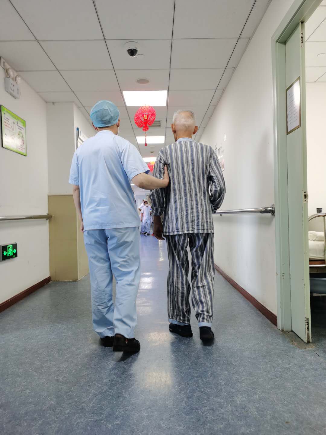 光辉岁月，感谢有你！卫事康护工陆阿叔退休了……