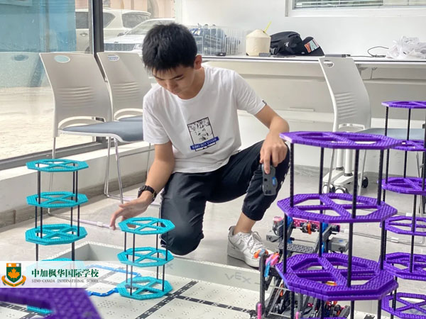 中加枫华国际学校VEX机器人挑战赛再获殊荣