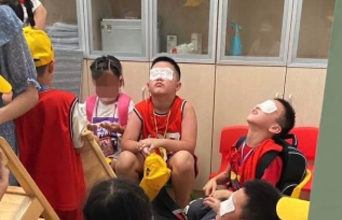 震惊!学生眼睛灼烧对眼镜行业有影响吗? 震惊!学生眼睛灼烧对眼镜行业有影响吗?