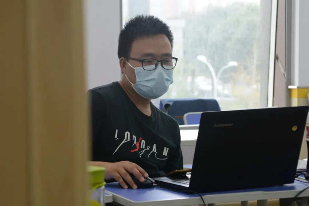 为你最爱的荆楚潮老师打CALL,教师节送TA们C位出道! 为你最爱的荆楚潮老师打CALL,教师节送TA们C位出道!