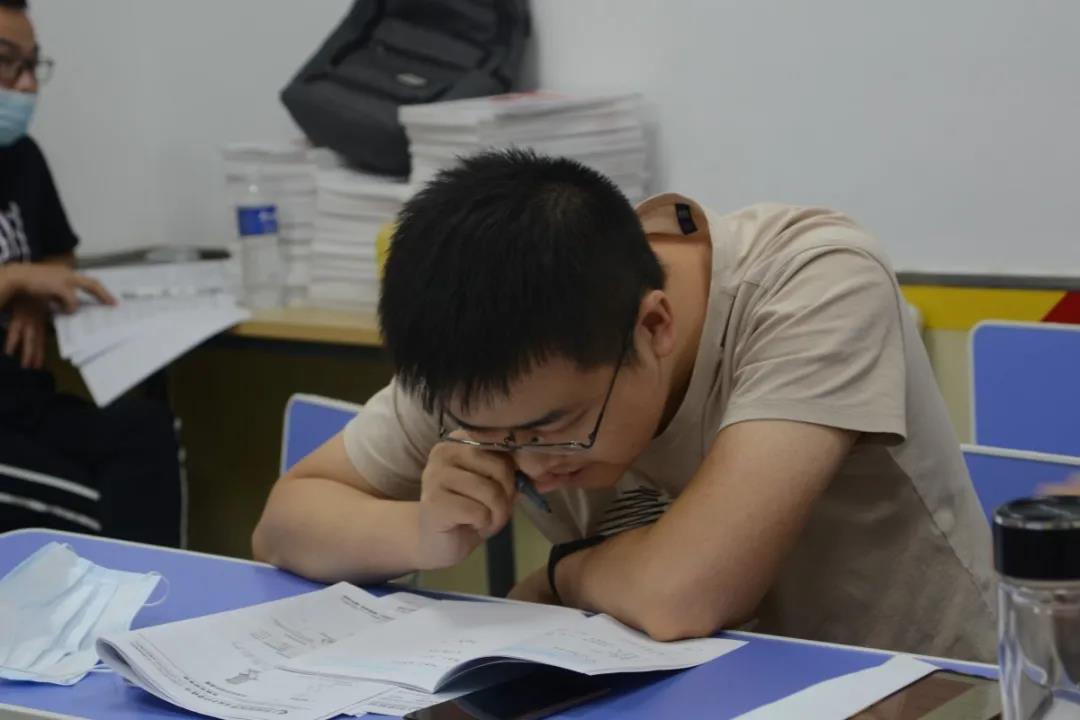 为你最爱的荆楚潮老师打CALL,教师节送TA们C位出道! 为你最爱的荆楚潮老师打CALL,教师节送TA们C位出道!