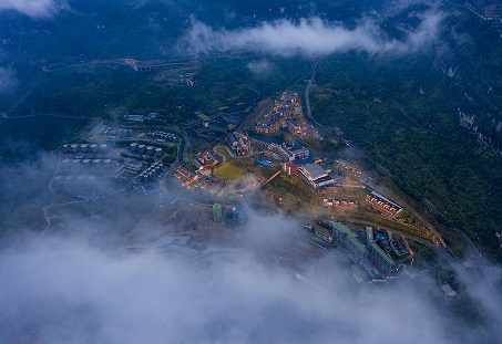 同鑫聚力 与郎致远 l 集团管理团队走进郎酒庄园参观交流 同鑫聚力 与郎致远 l 集团管理团队走进郎酒庄园参观交流