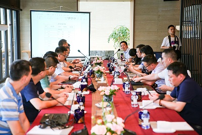 同鑫聚力 与郎致远 l 集团管理团队走进郎酒庄园参观交流 同鑫聚力 与郎致远 l 集团管理团队走进郎酒庄园参观交流