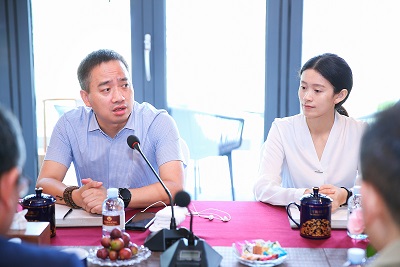 同鑫聚力 与郎致远 l 集团管理团队走进郎酒庄园参观交流 同鑫聚力 与郎致远 l 集团管理团队走进郎酒庄园参观交流
