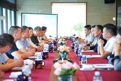 同鑫聚力 与郎致远 l 集团管理团队走进郎酒庄园参观交流 同鑫聚力 与郎致远 l 集团管理团队走进郎酒庄园参观交流
