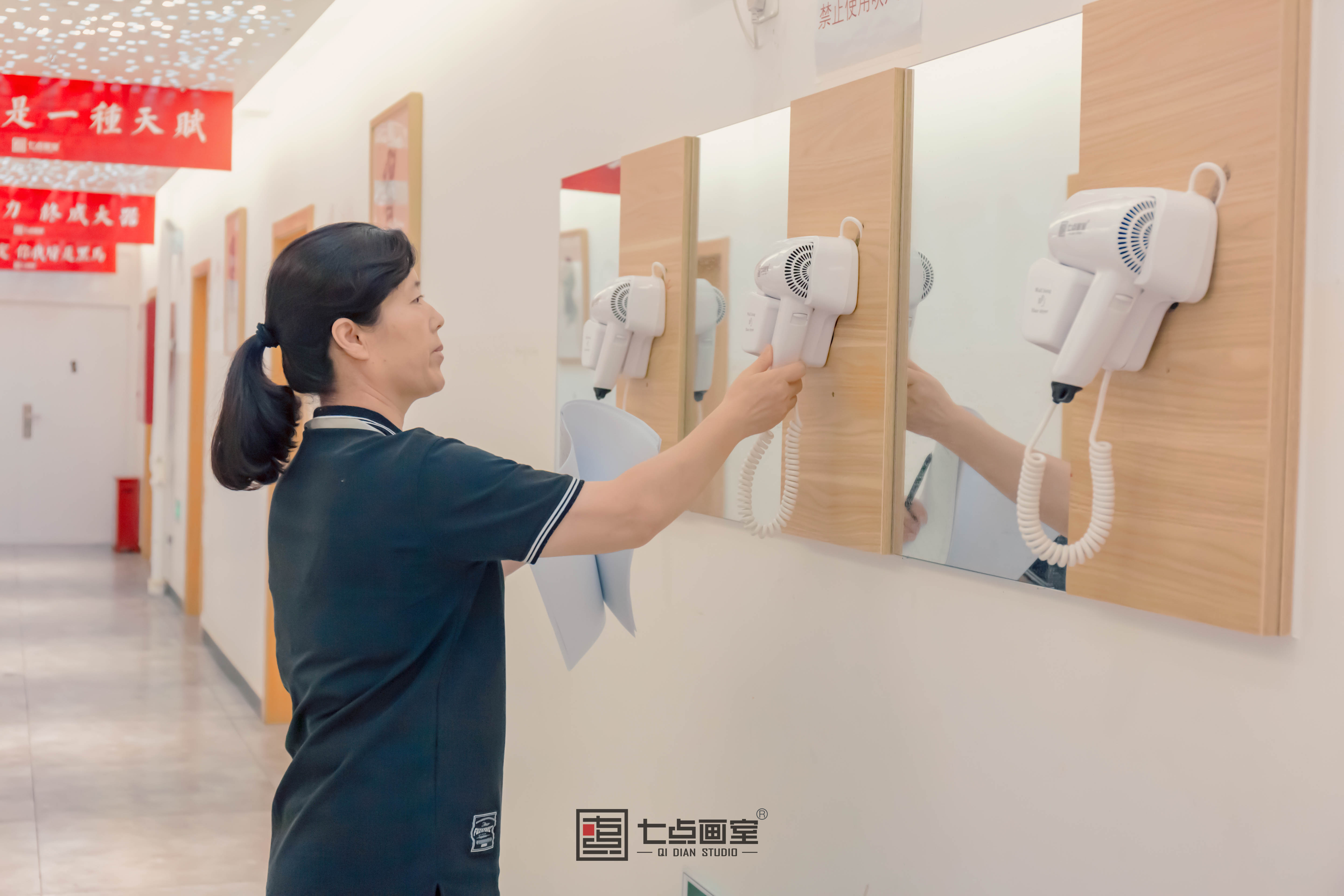 七点教师节丨我们不是超人,我们是美术老师 七点教师节丨我们不是超人,我们是美术老师