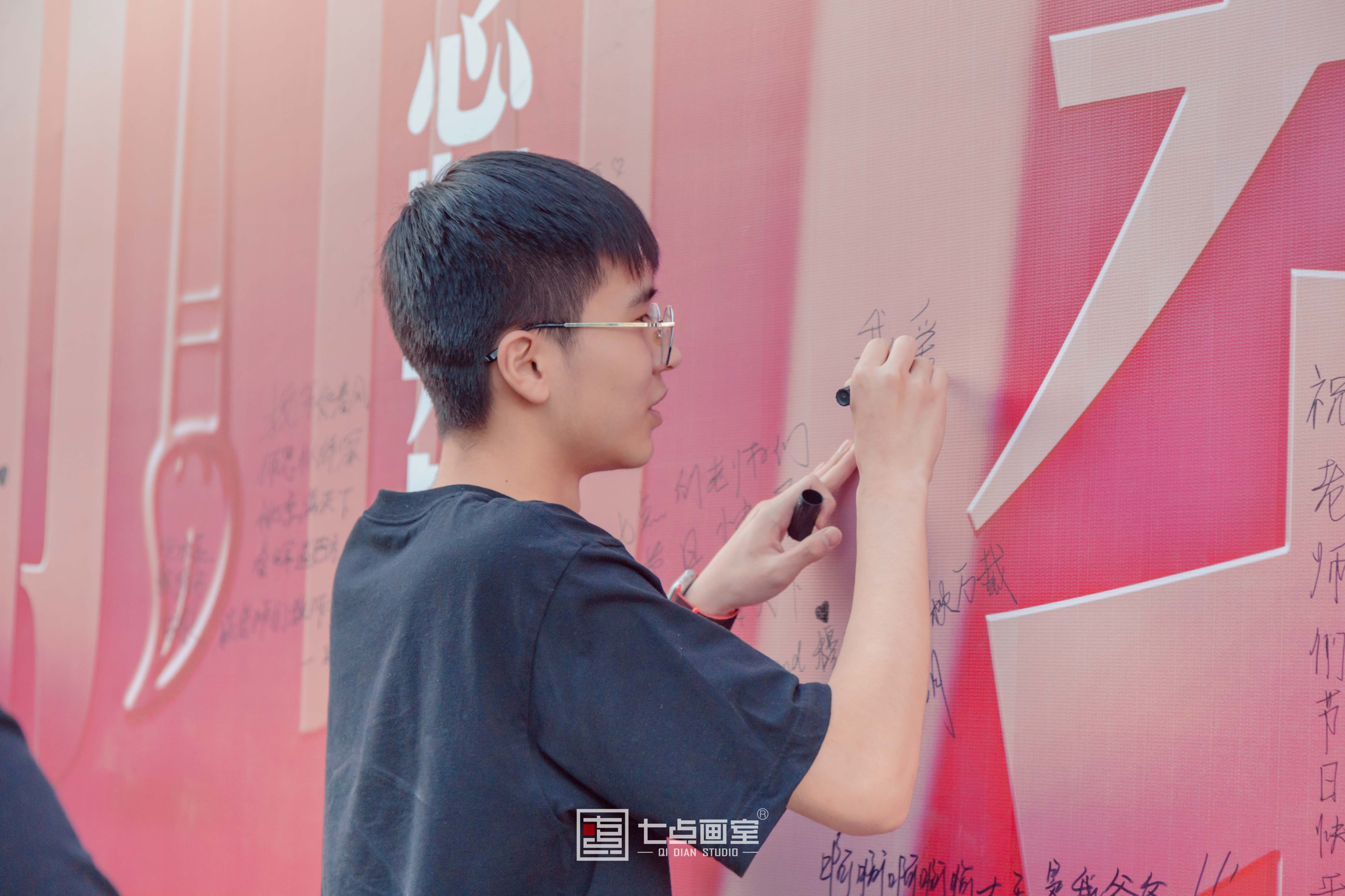 七点教师节丨我们不是超人,我们是美术老师 七点教师节丨我们不是超人,我们是美术老师